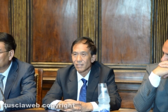 La firma del gemellaggio tra Caprarola e Qingyang (Foto di Stefano Tossini)