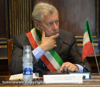 La firma del gemellaggio tra Caprarola e Qingyang (Foto di Stefano Tossini)