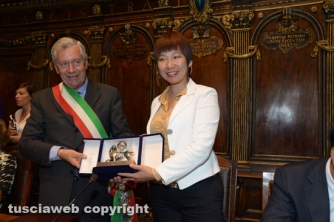 La firma del gemellaggio tra Caprarola e Qingyang (Foto di Stefano Tossini)