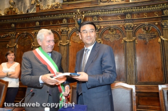 La firma del gemellaggio tra Caprarola e Qingyang (Foto di Stefano Tossini)
