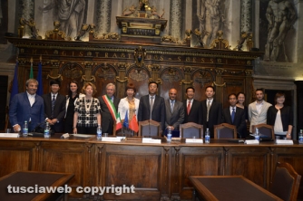 La firma del gemellaggio tra Caprarola e Qingyang (Foto di Stefano Tossini)