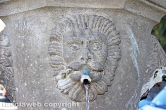 San Martino - La fontana a fuso di via Cadorna