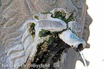 San Martino - La fontana a fuso di via Cadorna