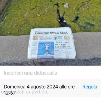 Viterbo - Melma, immondizia, vespe nelle vasche della fontana del Vignola a piazza della Rocca - Foto realizzata il 5 agosto 2024 alle ore 12,57 minuto più minuto meno
