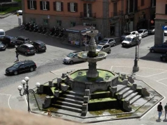 La fontana del Vignola sommersa dalla melma