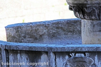 Viterbo - La fontana di piazza San Lorenzo