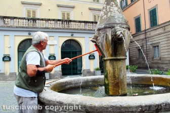 La fontana di piazza Dante