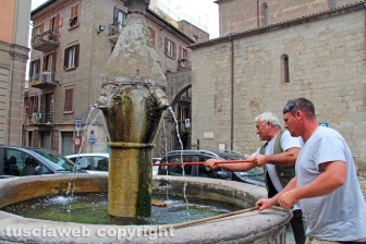 La fontana di piazza Dante