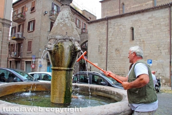 La fontana di piazza Dante