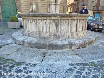 La fontana di piazza Dante
