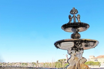 Viterbo - La fontana di piazza del Comune