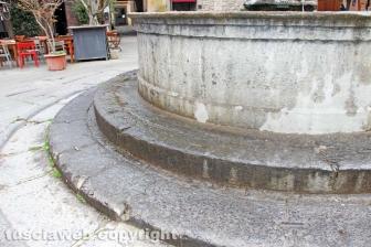 Viterbo - La fontana di piazza del Gesù