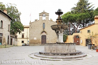 Viterbo - La fontana di piazza del Gesù