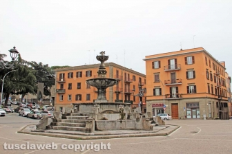 Viterbo - La fontana di piazza della Rocca