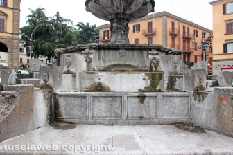 Viterbo - La fontana di piazza della Rocca