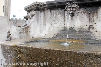 Viterbo - La fontana di piazza della Rocca