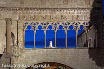 Viterbo - La loggia di Palazzo dei Papi