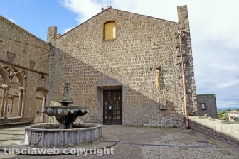 Viterbo - Il loggiato di Palazzo dei papi