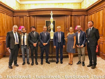 La macchina di Santa Rosa in parlamento