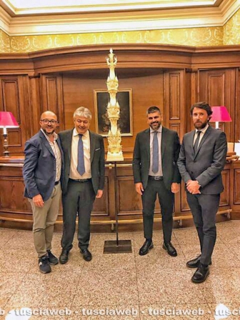 La macchina di Santa Rosa in parlamento