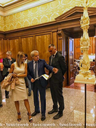 La macchina di Santa Rosa in parlamento