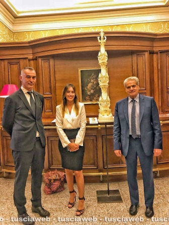 La macchina di Santa Rosa in parlamento