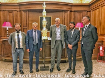 La macchina di Santa Rosa in parlamento