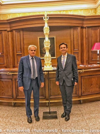 La macchina di Santa Rosa in parlamento