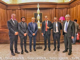 La macchina di Santa Rosa in parlamento