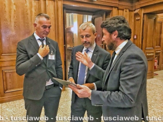 La macchina di Santa Rosa in parlamento