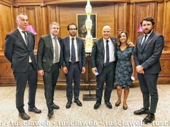 La macchina di Santa Rosa in parlamento