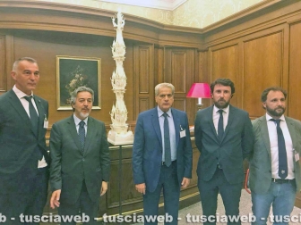 La macchina di Santa Rosa in parlamento