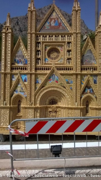 La macchina di Santa Rosa realizzata in grano