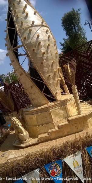 La macchina di Santa Rosa realizzata in grano