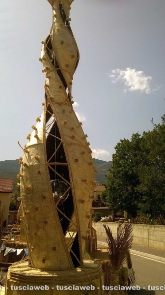 La macchina di Santa Rosa realizzata in grano