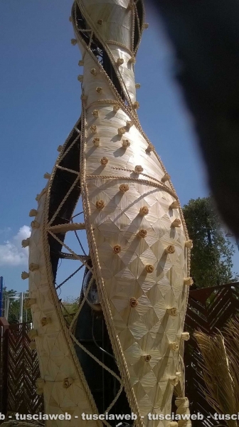 La macchina di Santa Rosa realizzata in grano
