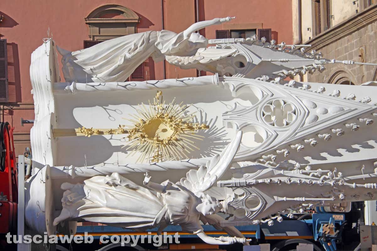 La Macchina in piazza del comune