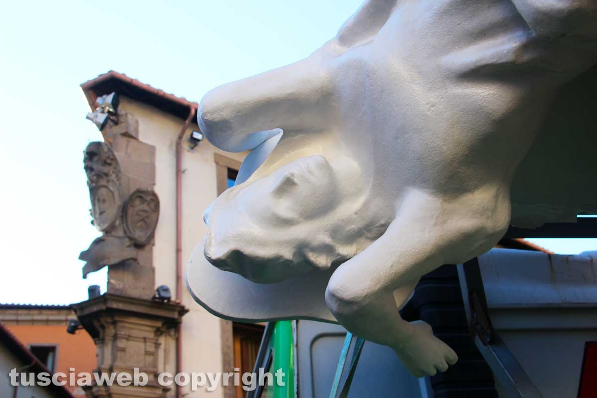 La Macchina in piazza del comune