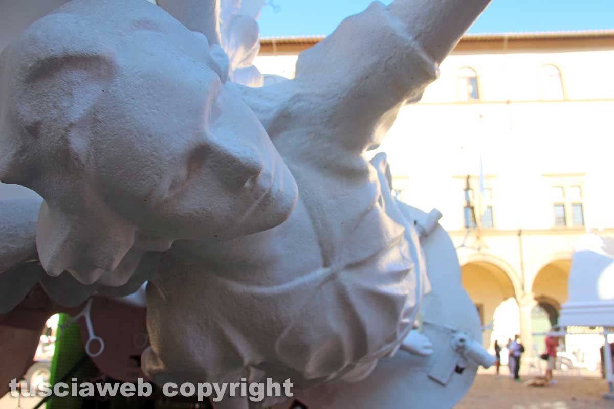 La Macchina in piazza del comune