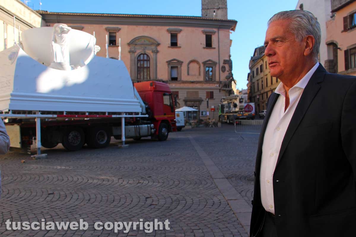 La Macchina in piazza del comune