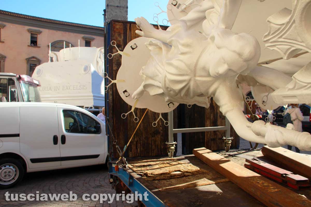 La Macchina in piazza del comune