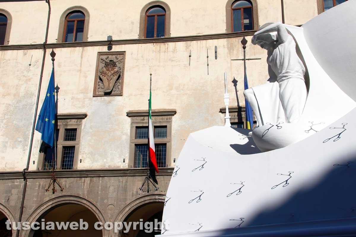 La Macchina in piazza del comune