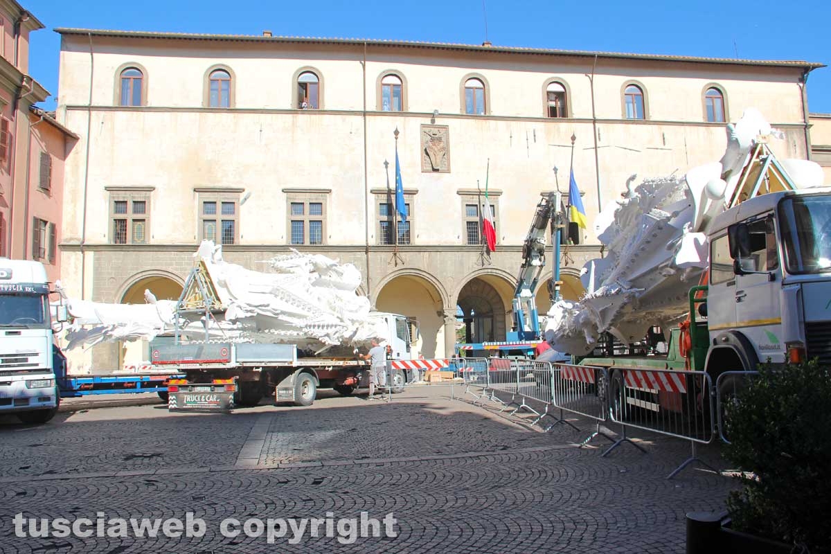 La Macchina in piazza del comune