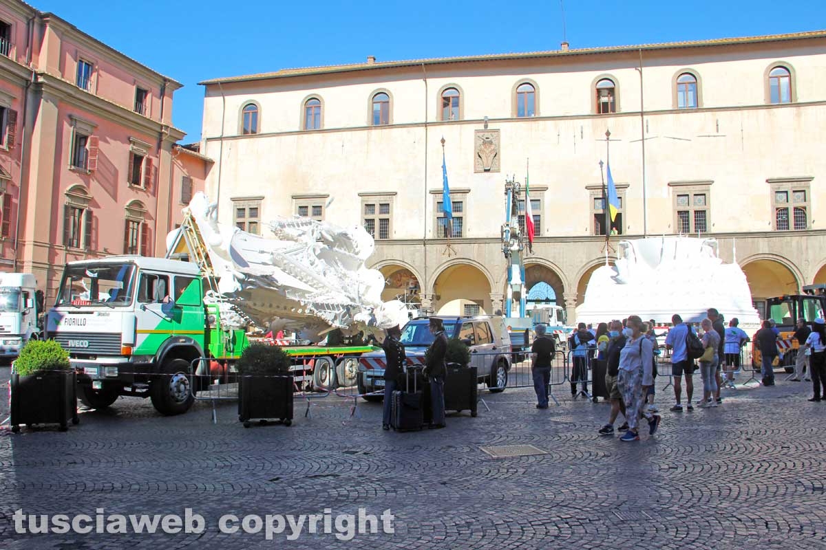 La Macchina in piazza del comune