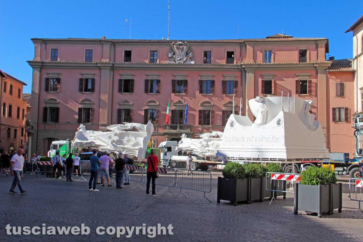 La Macchina in piazza del comune