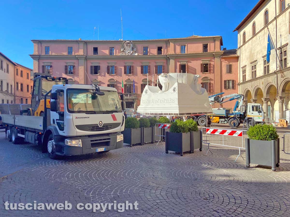 La Macchina in piazza del comune