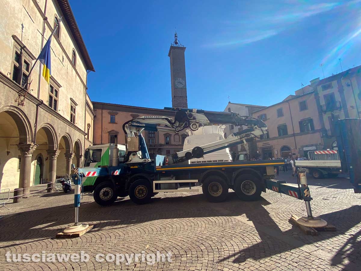 La Macchina in piazza del comune