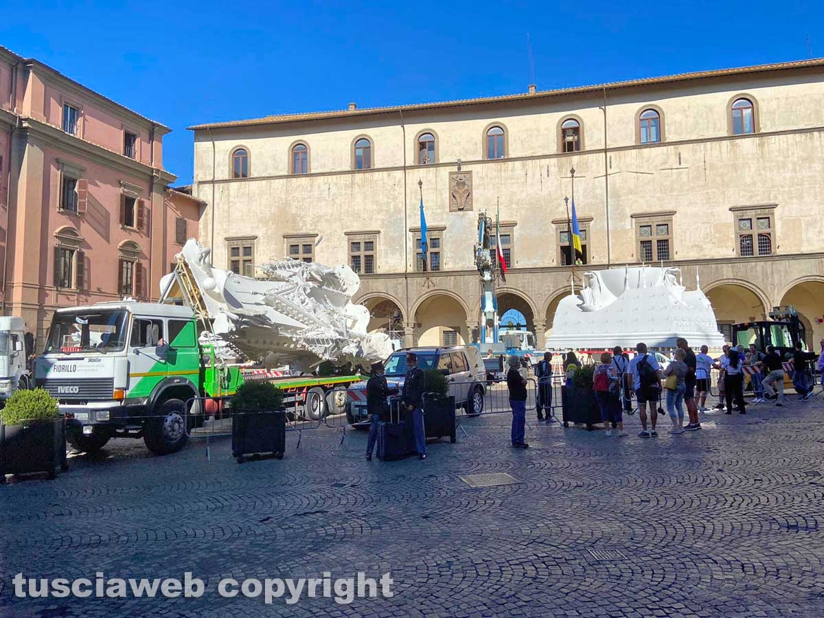 La Macchina in piazza del comune