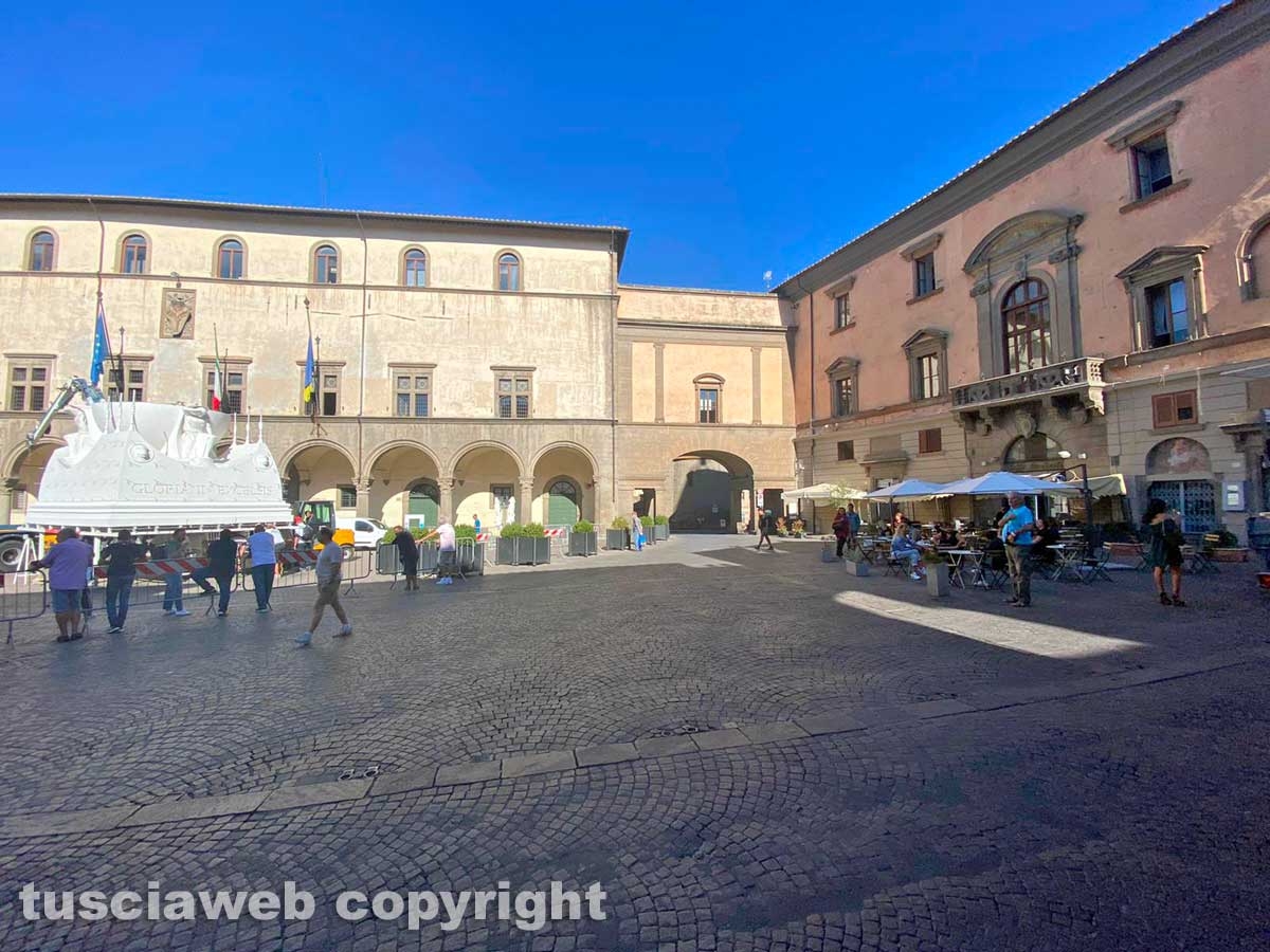 La Macchina in piazza del comune