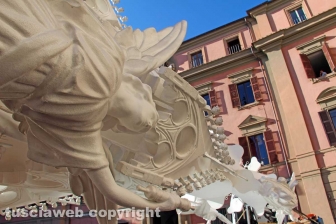 La Macchina in piazza del comune